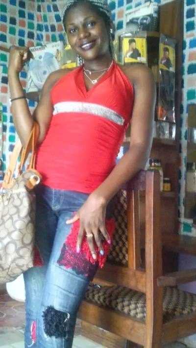 Perle 32 ans Yaoundé Cameroun