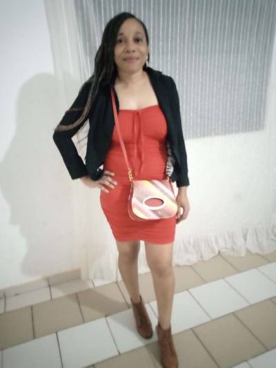 Carina 34 Jahre Yaoundé  Cameroun