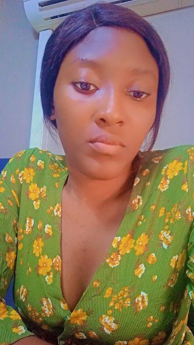 Christelle 26 ans Yaoundé Cameroun