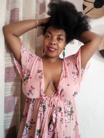 Anna 34 ans Toliara  Madagascar