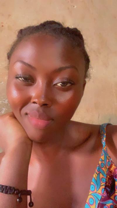 Marie 28 Jahre Douala Cameroun