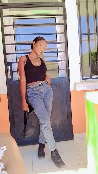 Frida 23 ans Tuléar Madagascar