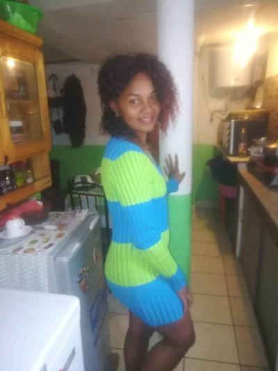Saina 28 ans Antalaha Madagascar
