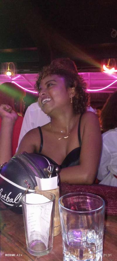 Sanella 21 ans  Madagascar