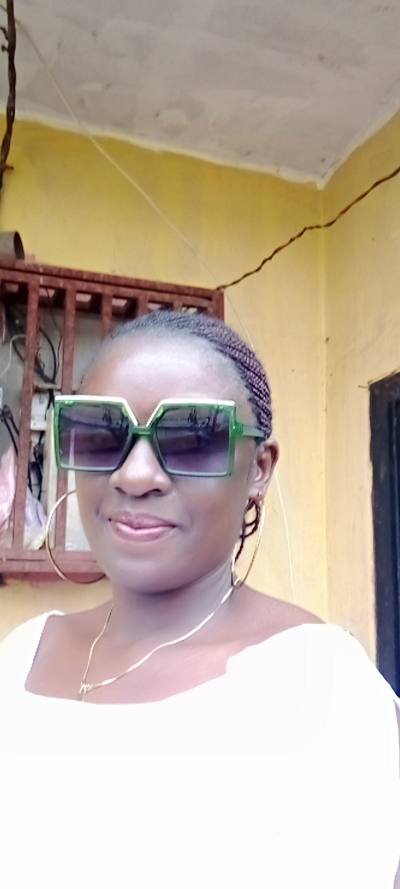 Lady 38 years Centre  Cameroon