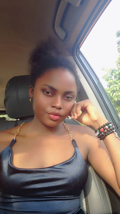 Olivia 20 ans Catholique  Cameroun