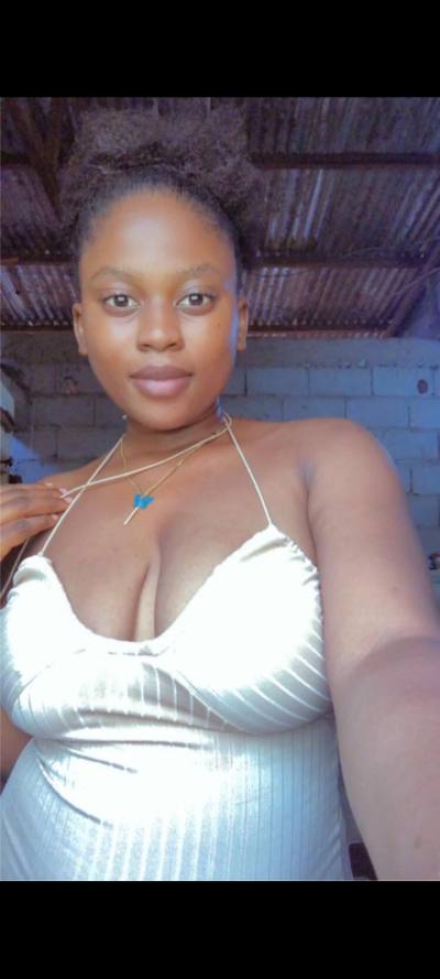 Mellisa 22 ans Yaounde Cameroun