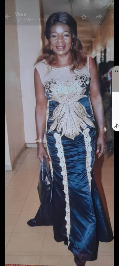 Salomé 67 ans Yaounde Cameroun