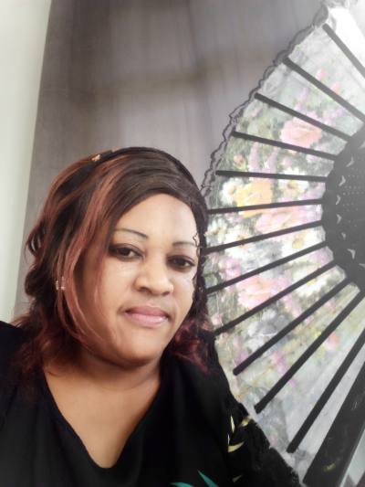 Sandrine 32 Jahre Yaoundé  Kamerun