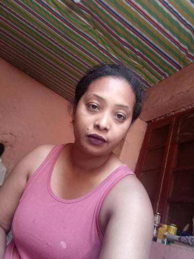 Warda 30 ans Antananarivo  Madagascar