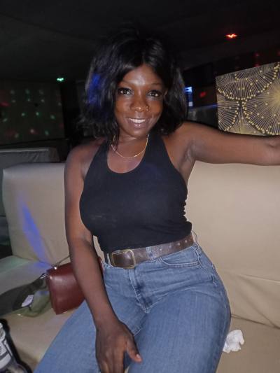 Rencontre Femme, Laila, 27 Ans, Cameroun, 157cm Et 65kg