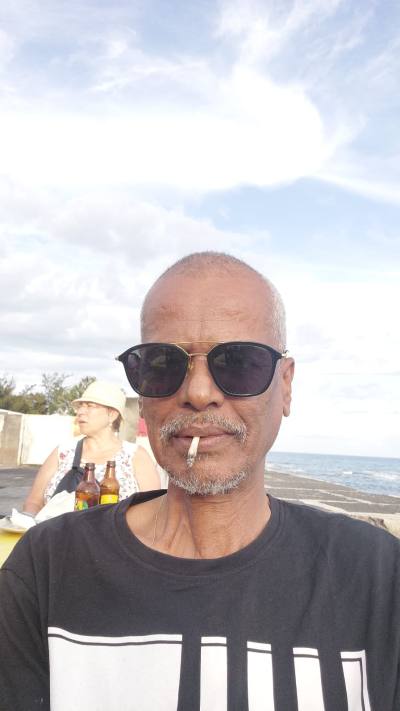 Georges 64 ans Le Port France